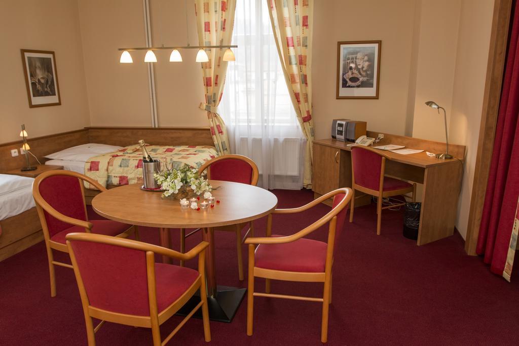 Hotel Ceska Koruna Decin Buitenkant foto