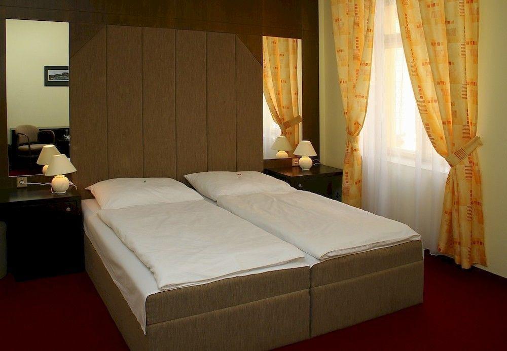 Hotel Ceska Koruna Decin Buitenkant foto