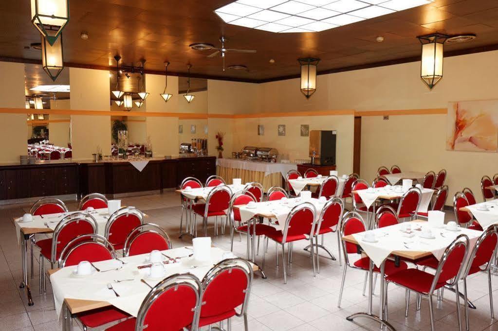 Hotel Ceska Koruna Decin Buitenkant foto