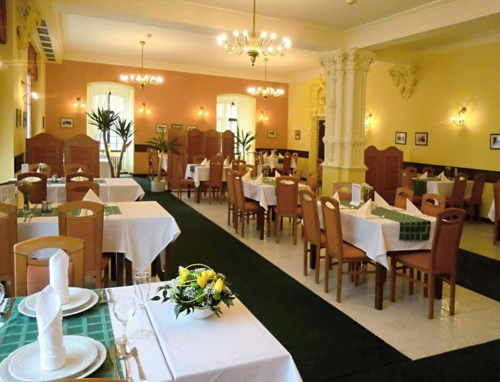 Hotel Ceska Koruna Decin Buitenkant foto